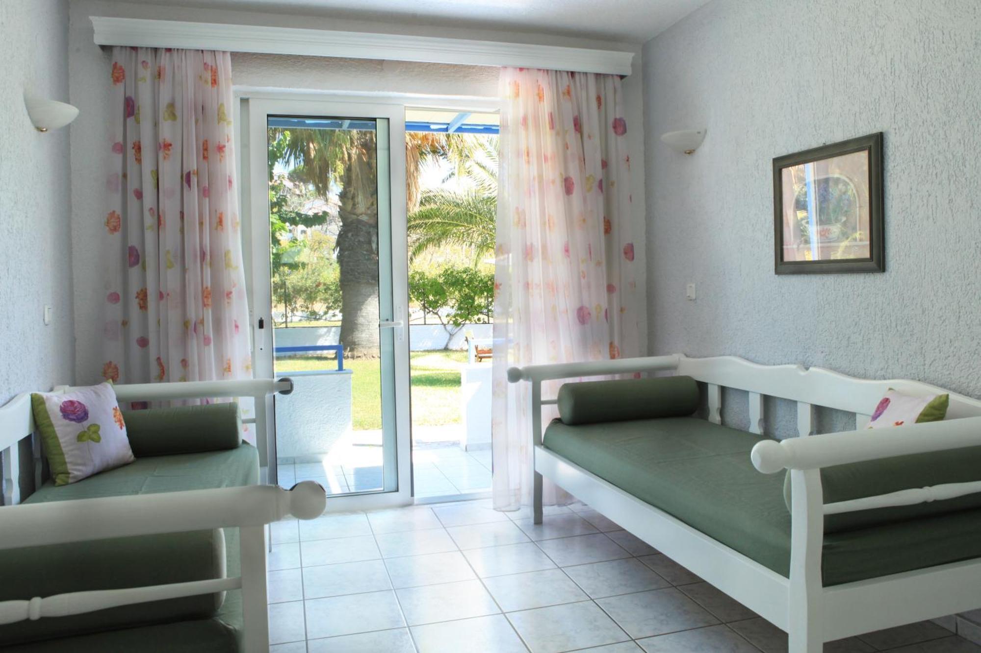 Ostria Aparthotel Ajía Paraszkeví Kültér fotó