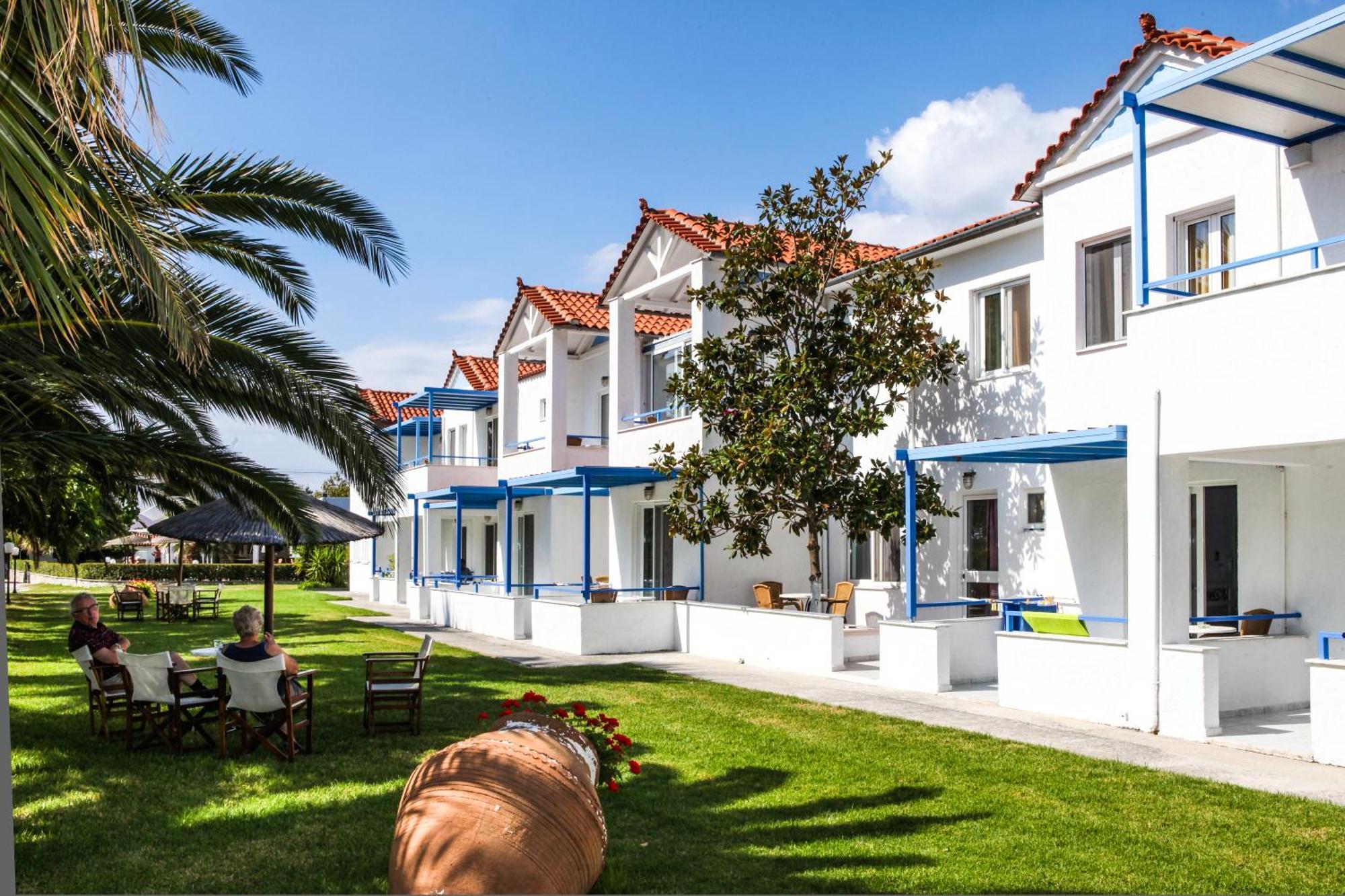 Ostria Aparthotel Ajía Paraszkeví Kültér fotó