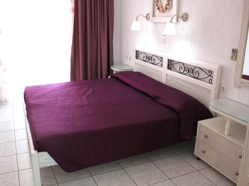 Ostria Aparthotel Ajía Paraszkeví Kültér fotó